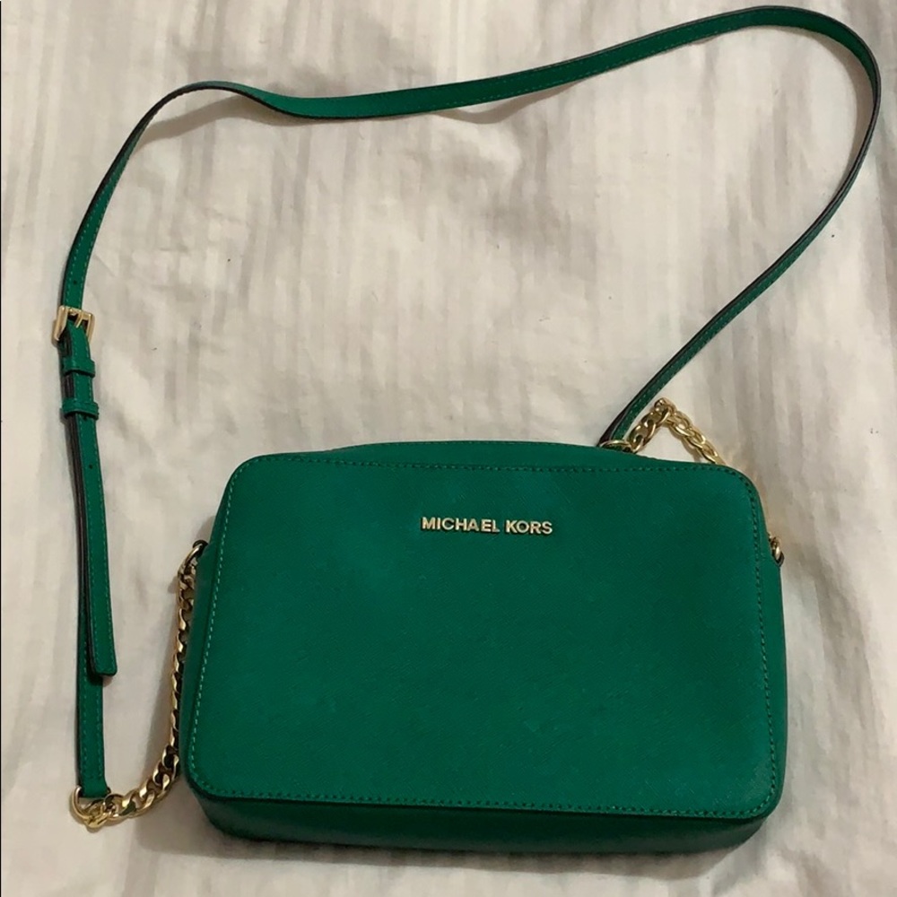 Michael Kors Jet Set crossbody - like new!!! 😊